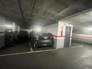 Aparcament cotxe a Riu Sud. Parking en pompeu fabra