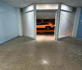 Business premise in Centre. Local en prat de la riba