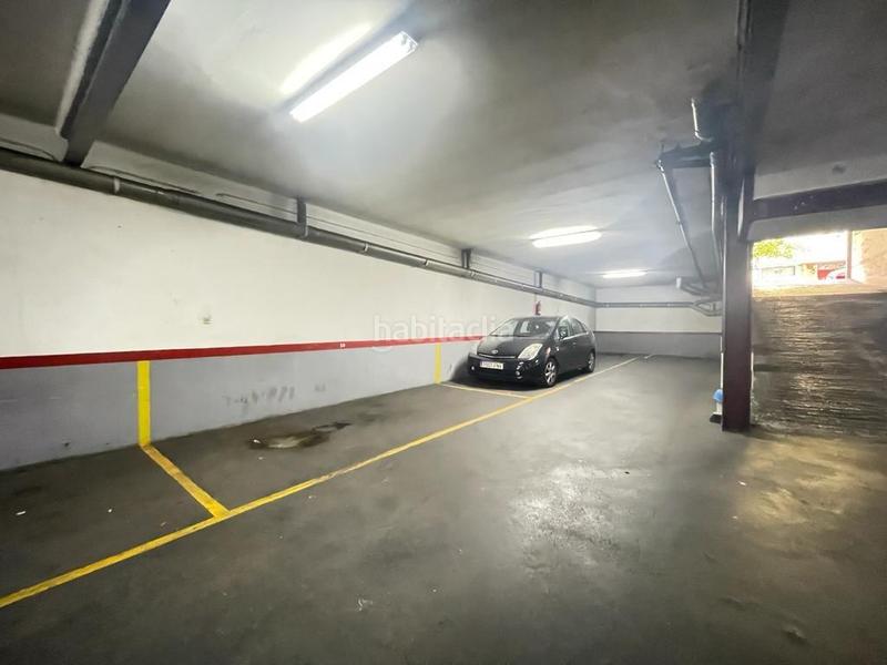 Foto 007428ec-551c-4d69-a8a0-487a8f01ba7a. Parking coche parking junto rambla en Centre Santa Coloma de Gramenet