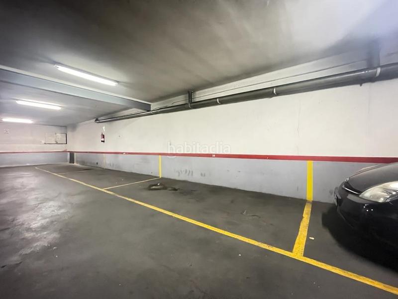 Foto 5c18e21b-d1f1-40f6-a733-cab7bc244ba9. Parking coche parking junto rambla en Centre Santa Coloma de Gramenet