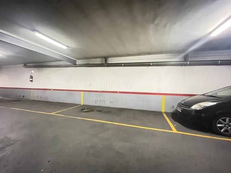 Foto 909b4946-2a12-4416-a2d5-008c1aca0580. Parking coche parking junto rambla en Centre Santa Coloma de Gramenet