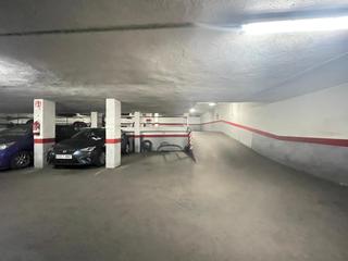 Parking voiture à Centre. Plaza de parking junto rambla