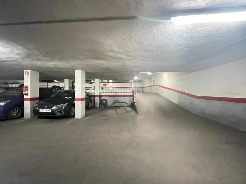 Foto 1844866d-721d-45b9-8fec-399ccc5ce455. Parking coche plaza de parking junto rambla en Centre Santa Coloma de Gramenet
