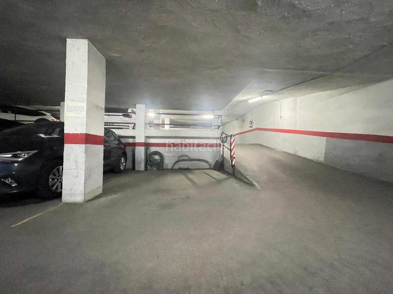 Foto 5595058f-1863-430c-a23e-2a4e3a29d2a5. Parking coche plaza de parking junto rambla en Centre Santa Coloma de Gramenet