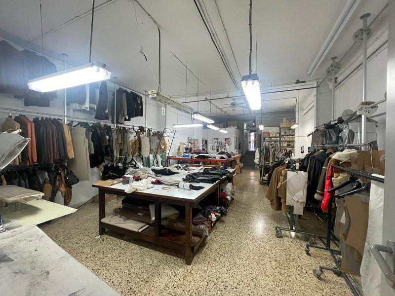 Foto 1f65e959-b4e2-4960-94ce-2a51f46cf3aa. Alquiler local comercial local junto iglesia mayor en Santa Coloma de Gramenet