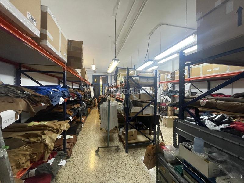 Foto ba27cf09-d8b7-49a6-b91f-96d460cbccca. Alquiler local comercial local junto iglesia mayor en Santa Coloma de Gramenet