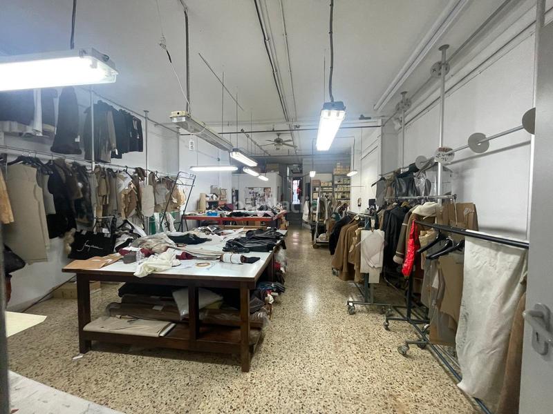 Foto e44f21f6-2b8c-4327-9c56-ed0179388fe7. Alquiler local comercial local junto iglesia mayor en Santa Coloma de Gramenet