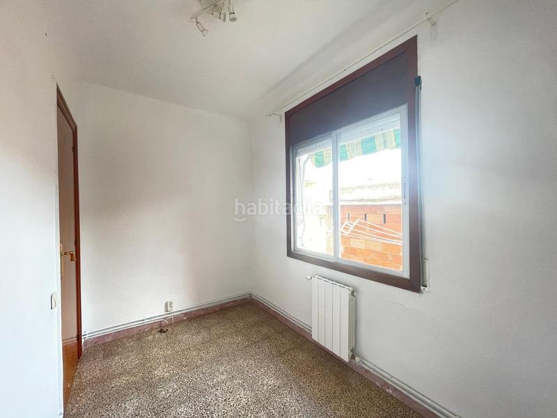 Foto 2576bf3a-7a9f-439c-96fd-8383645288dc. Piso  junto calle irlanda en Fondo Santa Coloma de Gramenet