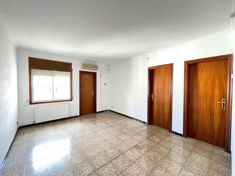 Foto 92b663e6-243e-4da3-a414-a12bba5399c5. Piso  junto calle irlanda en Fondo Santa Coloma de Gramenet