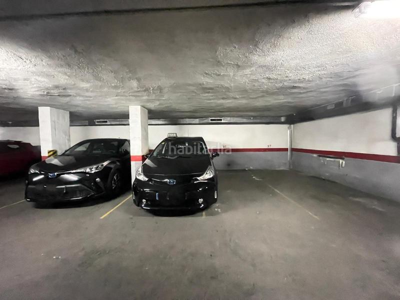 Foto b37a8ec6-9d8d-4dc8-bf82-c7594aefd2f0. Aparcament cotxe a Centre Santa Coloma de Gramenet