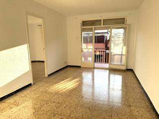Appartement à Can Mariner. Amplio piso junto calle irlanda