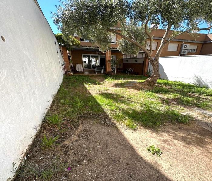 Foto a35cbc18-b862-4d97-82d6-5aa7e2be1848. Casa  en calle genova en Llatí Santa Coloma de Gramenet