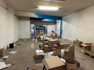 Locale commerciale in La Salut. Local en circunvalacion