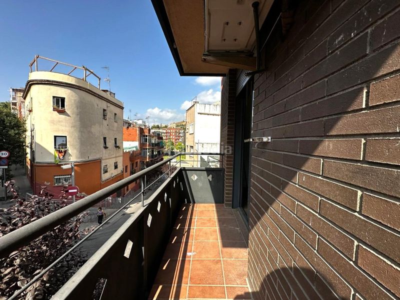 Foto b7632c31-9906-41b6-a4fa-1d76605d08e9. Edificio oportunidad de inversión en edificio en la Trinitat Vella, 500.000 en Barcelona