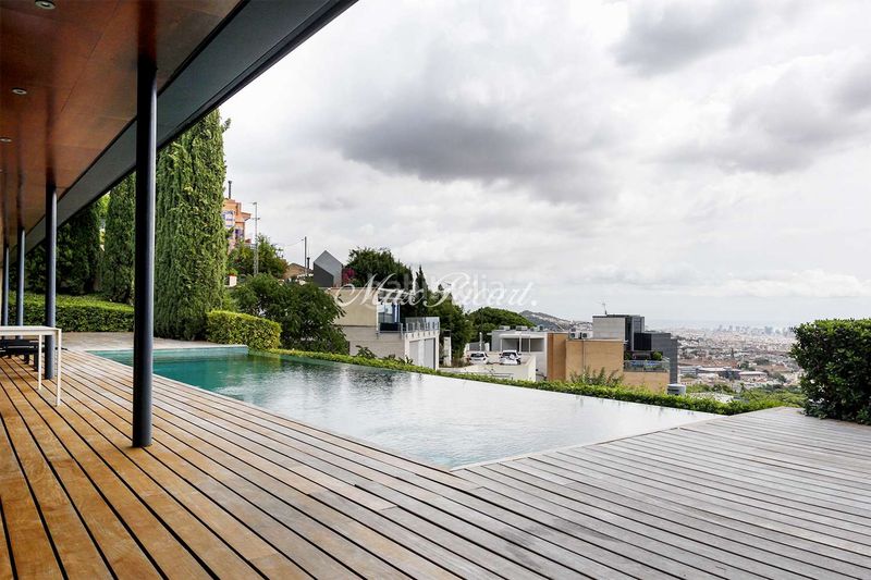 Foto 27e6f3cd-4e8a-445b-971a-4fa1c08d5845. Casa amb calefacció aparcament piscina a Sarrià Barcelona