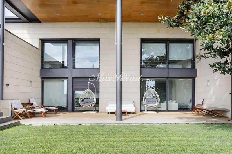 Foto 51c20f72-7800-477b-b9de-b46aeda78d9f. Casa amb calefacció aparcament piscina a Sarrià Barcelona