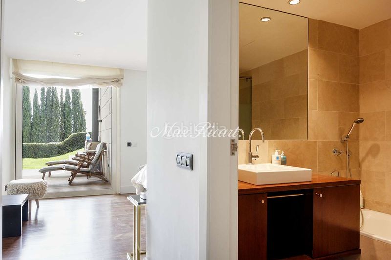 Foto 970d47c7-49dd-48af-83b6-e262f480cc73. Casa amb calefacció aparcament piscina a Sarrià Barcelona