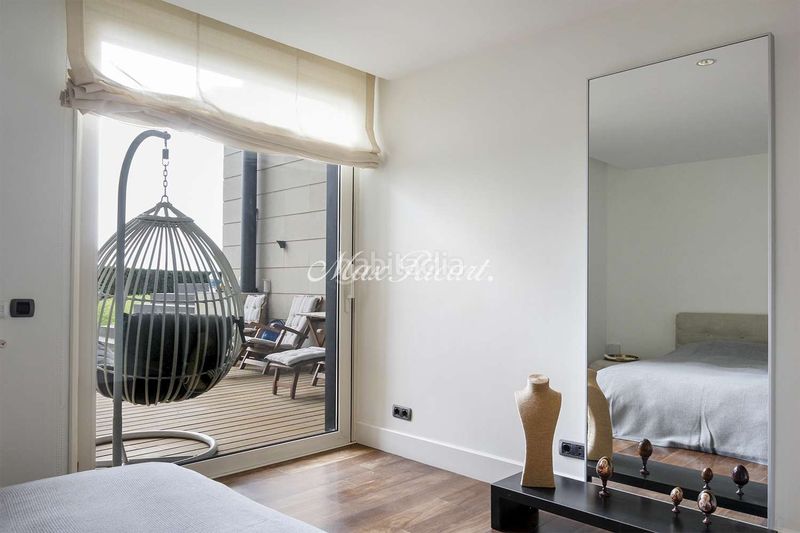 Foto cd422b9d-6000-4b84-b990-449006351d2a. Casa amb calefacció aparcament piscina a Sarrià Barcelona