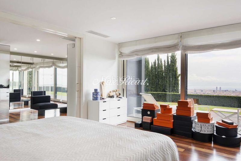 Foto dc97342a-a793-4fb3-b78c-0909a175d4f3. Casa amb calefacció aparcament piscina a Sarrià Barcelona
