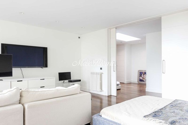 Foto f4934040-0383-4b3c-9301-c202ac980d3f. Casa amb calefacció aparcament piscina a Sarrià Barcelona