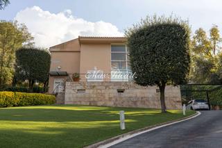 Casa a Matadepera. Preciosa casa con jardín y piscina en matadepera
