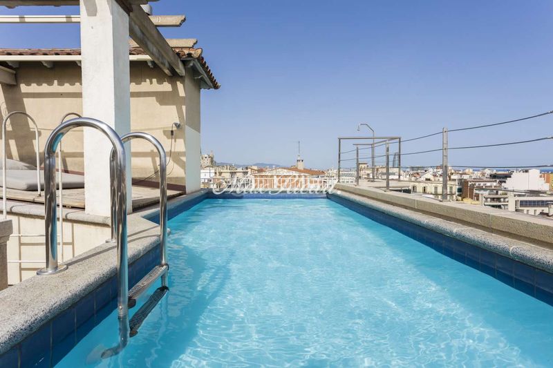 Foto 0d26dda8-e071-4888-9a34-5c251f155f99. Ático impresionante ático con piscina y vistas 360 sobre la ciudad en el eixample derecho 284m en Barcelona