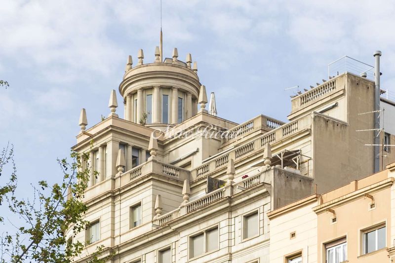 Foto 1c03fc05-ebaa-40a9-9e4c-0c013b9b1a93. Ático impresionante ático con piscina y vistas 360 sobre la ciudad en el eixample derecho 284m en Barcelona