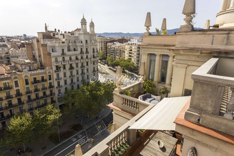 Foto 2740ce34-fb63-4098-ac3c-d4bd5c270909. Ático impresionante ático con piscina y vistas 360 sobre la ciudad en el eixample derecho 284m en Barcelona