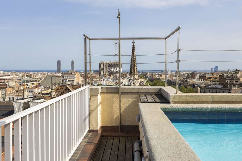 Foto 33dc146e-de3a-4b00-adae-98c8141fefbc. Ático impresionante ático con piscina y vistas 360 sobre la ciudad en el eixample derecho 284m en Barcelona