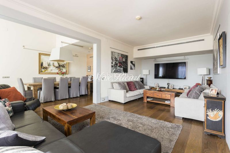 Foto 4861deee-d89d-4ec4-9ed1-a3d3e65651de. Ático impresionante ático con piscina y vistas 360 sobre la ciudad en el eixample derecho 284m en Barcelona