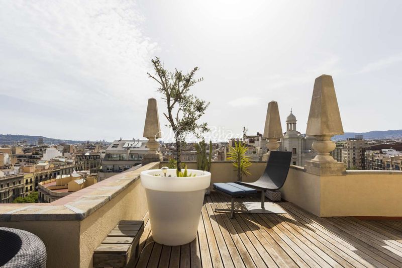 Foto 9f278244-9639-4ea3-91c7-6db26a020358. Ático impresionante ático con piscina y vistas 360 sobre la ciudad en el eixample derecho 284m en Barcelona