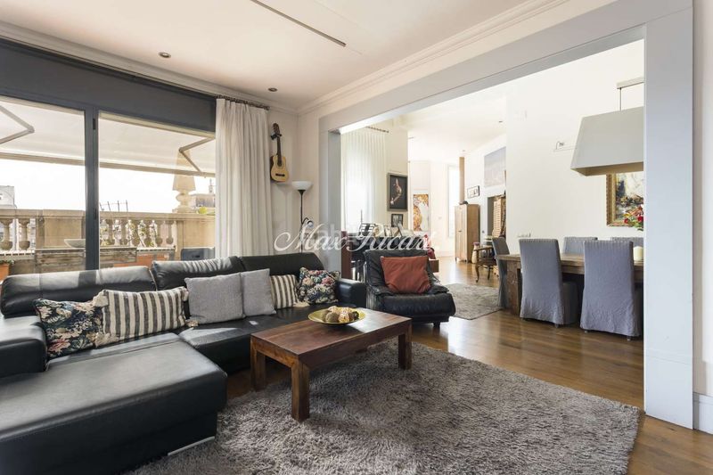 Foto c4449b3e-0c3b-4bd5-9de8-2ec8788a3c25. Ático impresionante ático con piscina y vistas 360 sobre la ciudad en el eixample derecho 284m en Barcelona