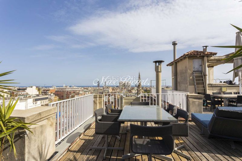 Foto ec2359a1-ffd7-4470-b0b3-44d0e4e24abf. Ático impresionante ático con piscina y vistas 360 sobre la ciudad en el eixample derecho 284m en Barcelona