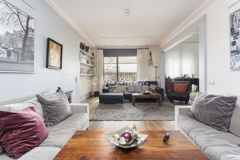 Foto f1aa9716-289b-486a-80ab-6868582eaeef. Ático impresionante ático con piscina y vistas 360 sobre la ciudad en el eixample derecho 284m en Barcelona