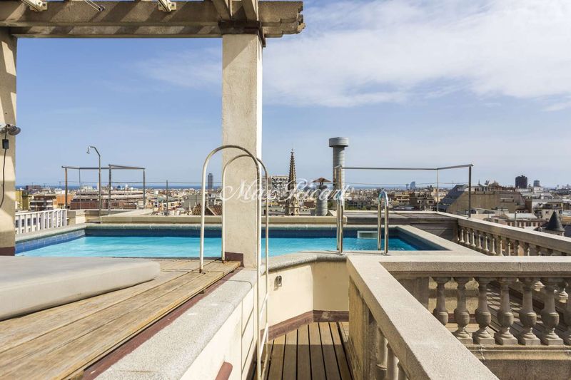 Foto fb72df3b-49d2-4627-9467-41ae0abda2b1. Ático impresionante ático con piscina y vistas 360 sobre la ciudad en el eixample derecho 284m en Barcelona