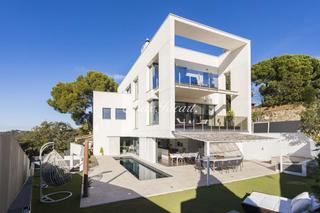 Location Maison  N/a. Exclusiva villa de diseño contemporáneo en vallvidrera