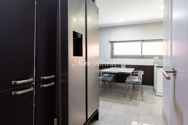 Foto 53bb9fbc-da12-49fa-9fdb-be8bc2ab1a41. Location appartement avec chauffage parking dans Tres Torres Barcelona