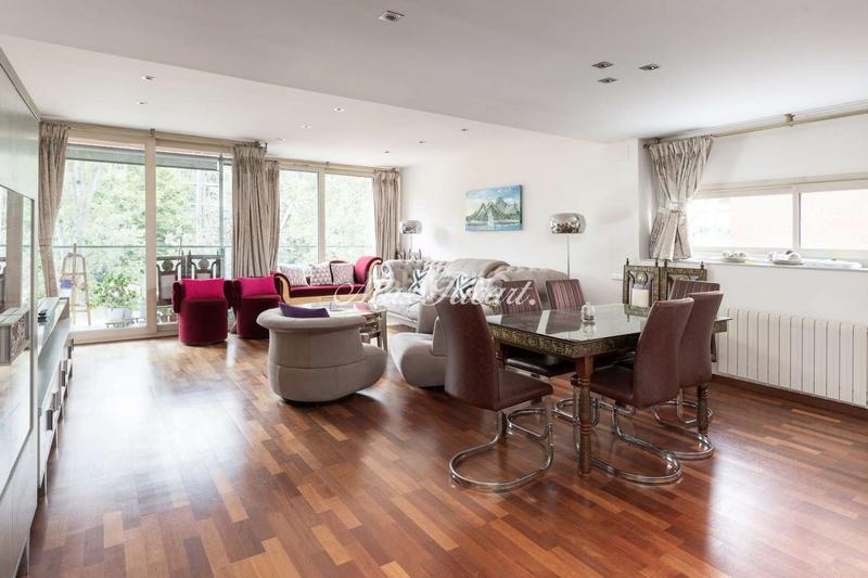 Foto 66eb4f4e-1453-4fb1-9742-527fee33d7bc. Location appartement avec chauffage parking dans Tres Torres Barcelona