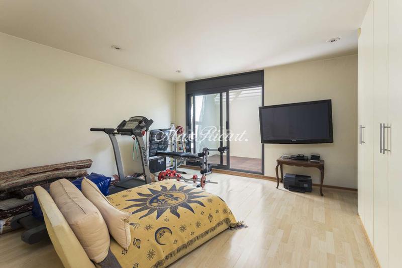 Foto 14aec61e-6b75-46b7-8052-34e997dd32e6. Casa amb calefacció aparcament piscina a Sarrià Barcelona