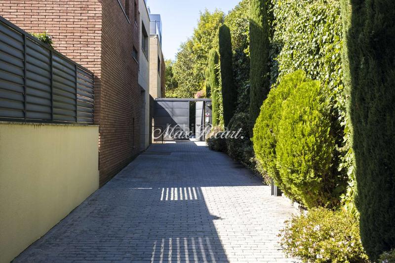 Foto 454ae259-90f3-49ed-ba40-07b2f7f14887. Casa amb calefacció aparcament piscina a Sarrià Barcelona