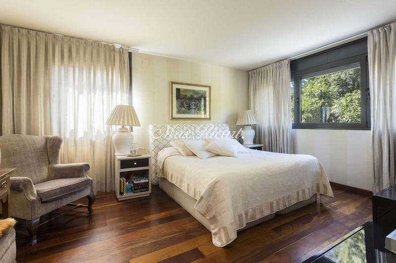 Foto 762571da-8c57-42bd-b9db-6da04c35085c. Casa amb calefacció aparcament piscina a Sarrià Barcelona