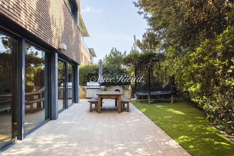 Foto 8322b61e-ce00-4154-9959-19b30339ffc2. Casa amb calefacció aparcament piscina a Sarrià Barcelona