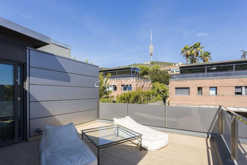 Foto 9d7d3490-cb45-46c5-a58f-43f004562438. Casa amb calefacció aparcament piscina a Sarrià Barcelona