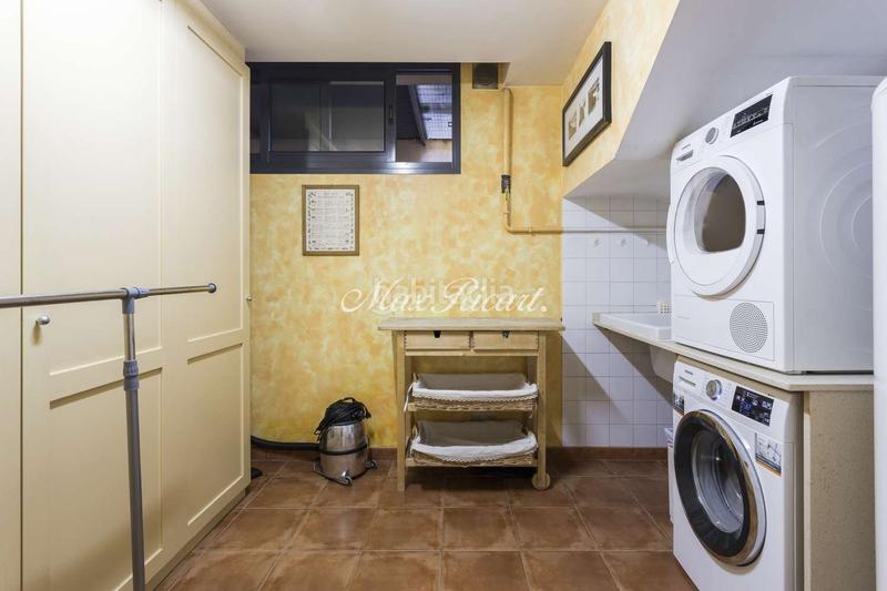 Foto cb5b9b34-552a-4f2d-bdc3-85a0df46e8a7. Casa amb calefacció aparcament piscina a Sarrià Barcelona