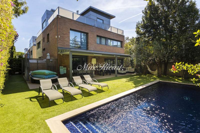 Foto cec2f553-c6e0-44ff-a632-744a50907f69. Casa amb calefacció aparcament piscina a Sarrià Barcelona