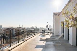 Location Attique  N/a. Luminoso ático con terraza en eixample dret