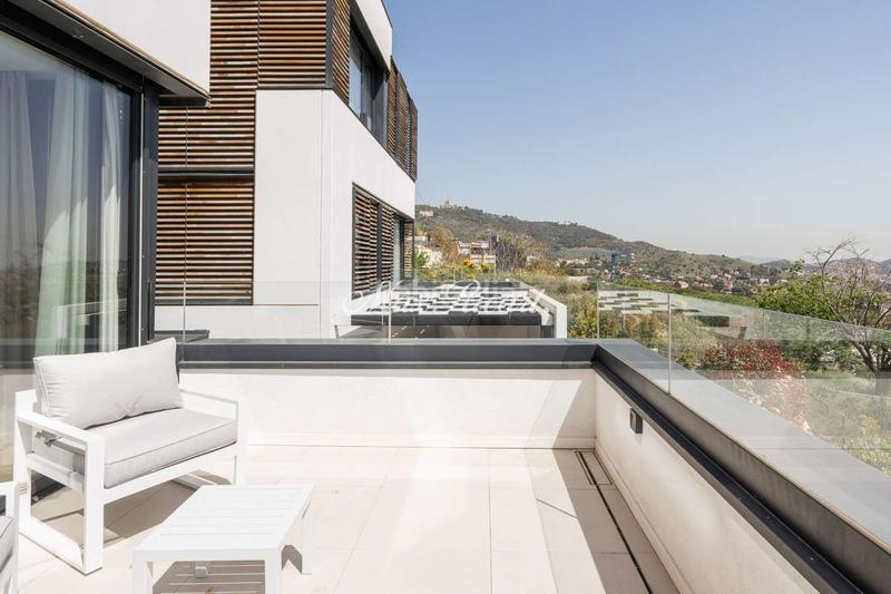 Foto 77c7a7e3-215b-49e3-ae3c-e4d17784f860. Alquiler casa increíble casa con piscina privada en sarriá en Barcelona