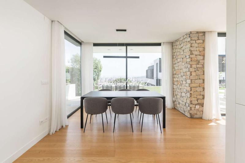 Foto 9355a1ec-32ce-45ec-bb98-b18714505a8a. Alquiler casa increíble casa con piscina privada en sarriá en Barcelona