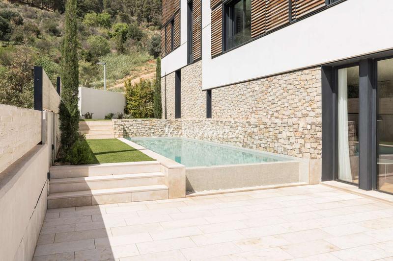 Foto b405c88f-7c5e-4467-81c9-d6bc2a315f47. Alquiler casa increíble casa con piscina privada en sarriá en Barcelona