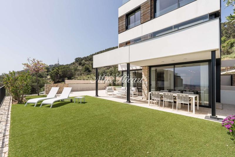 Foto 2bec0175-645d-4f08-8074-727a2a96d36d. Lloguer casa amb calefacció aparcament piscina a Barcelona